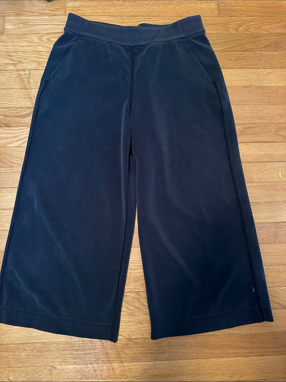 lululemon athletica women’s Wide-Leg cropped pants